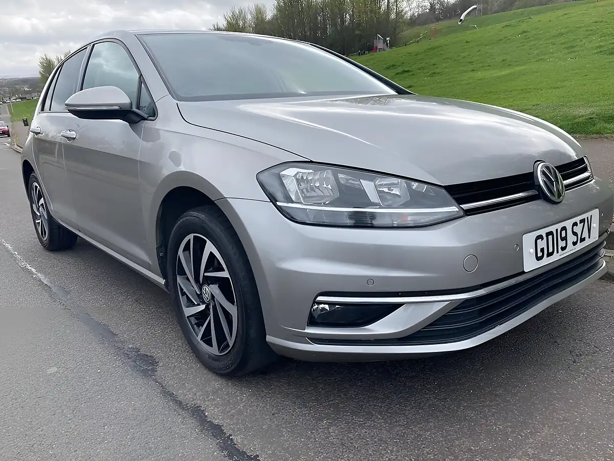 Used 2019 Volkswagen Golf Match Silver - Front View