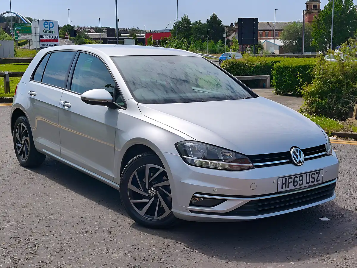 Used 2019 Volkswagen Golf Match Silver - Front View