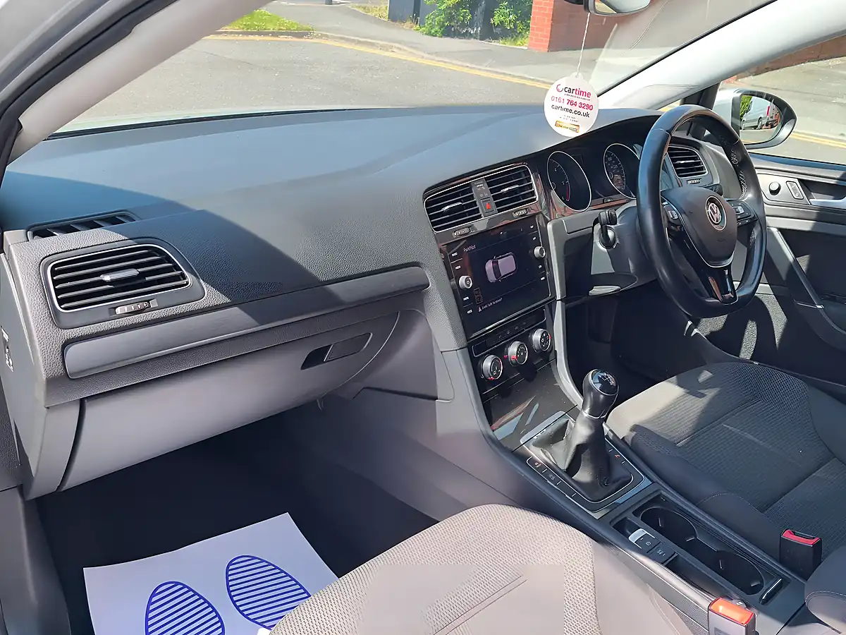 Used 2019 Volkswagen Golf Match Silver - Interior and Exterior details 12