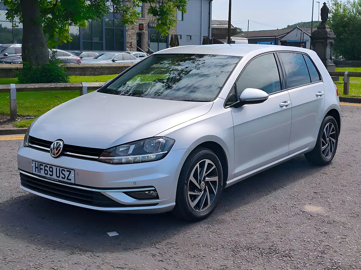 Used 2019 Volkswagen Golf Match Silver - Interior and Exterior details 9