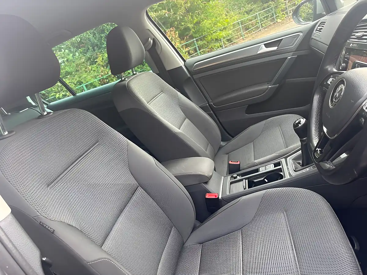 Used 2019 Volkswagen Golf Match Silver - Interior and Exterior details 13