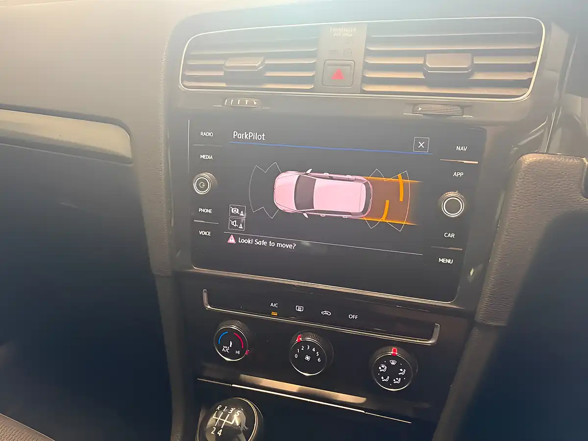 Used 2019 Volkswagen Golf Match Silver - Interior and Exterior details 16