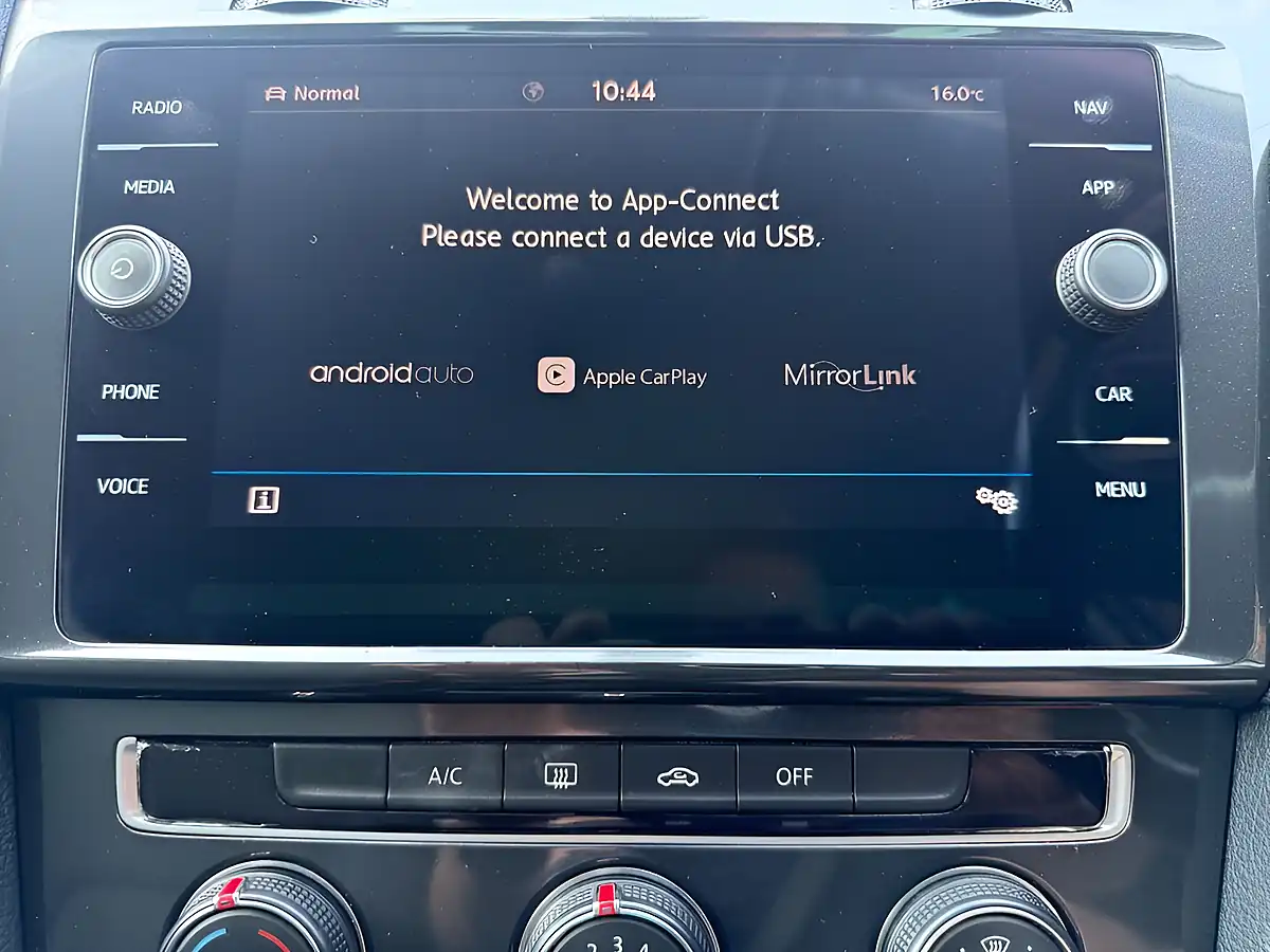 Used 2019 Volkswagen Golf Match Silver - Interior and Exterior details 18