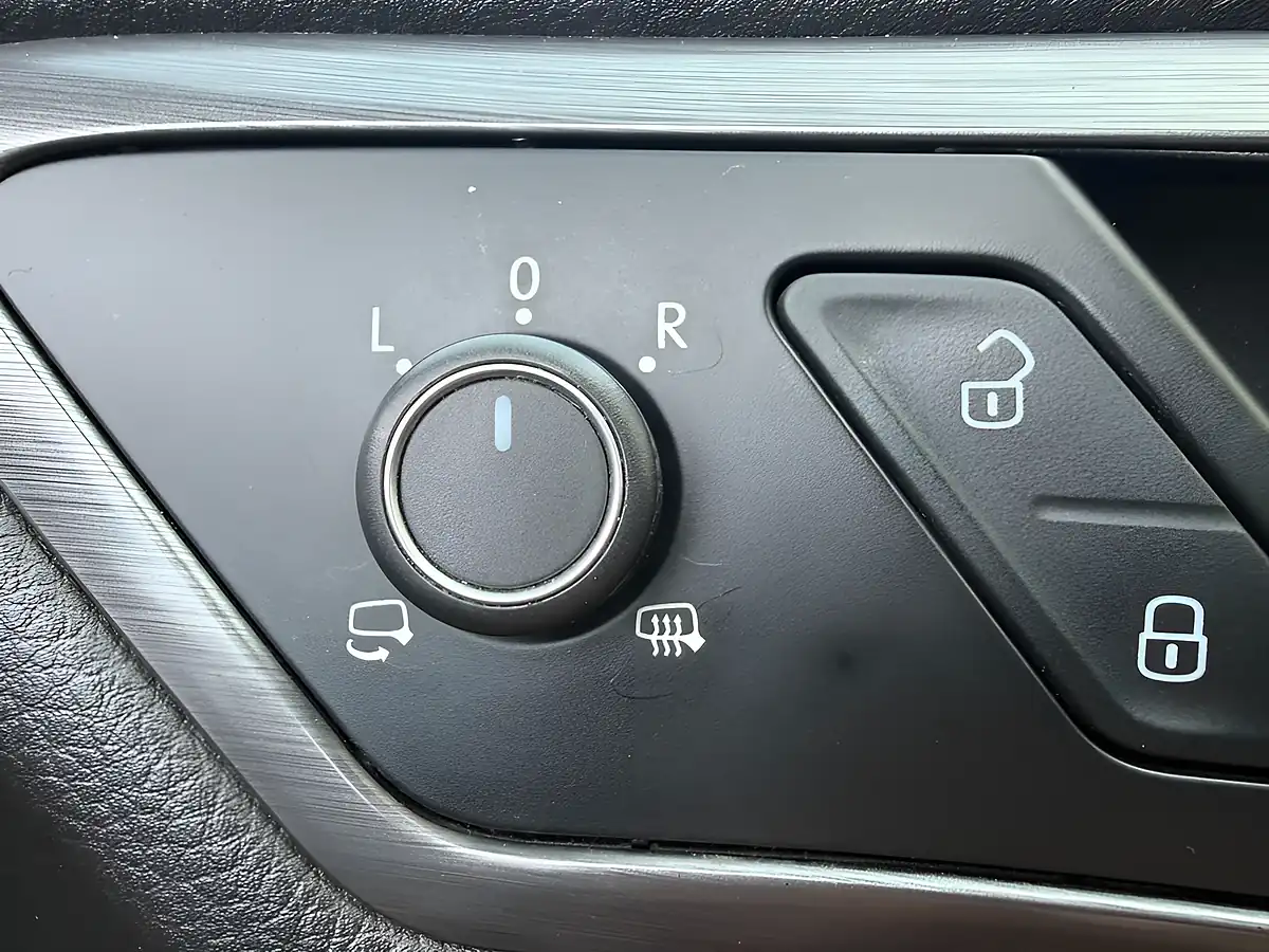 Used 2019 Volkswagen Golf Match Silver - Interior and Exterior details 19