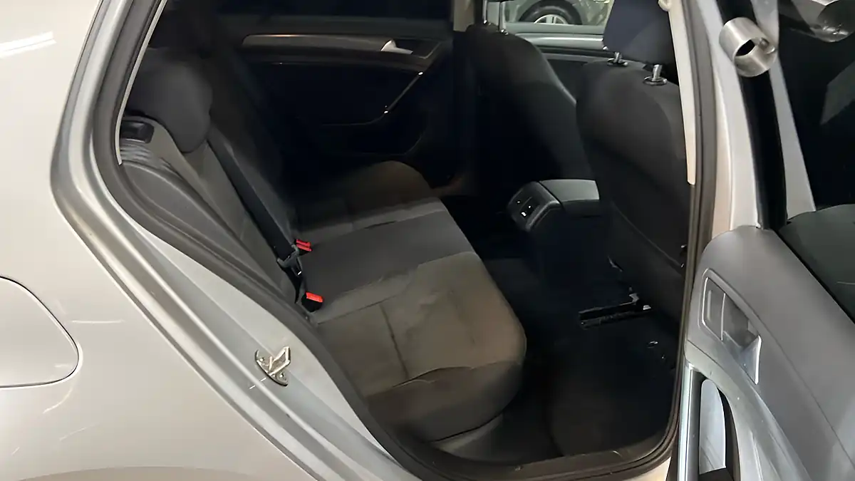 Used 2019 Volkswagen Golf Match Silver - Interior and Exterior details 17