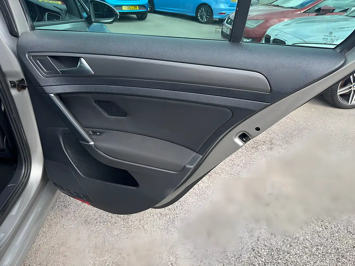 Used 2019 Volkswagen Golf Match Silver - Interior and Exterior details 10
