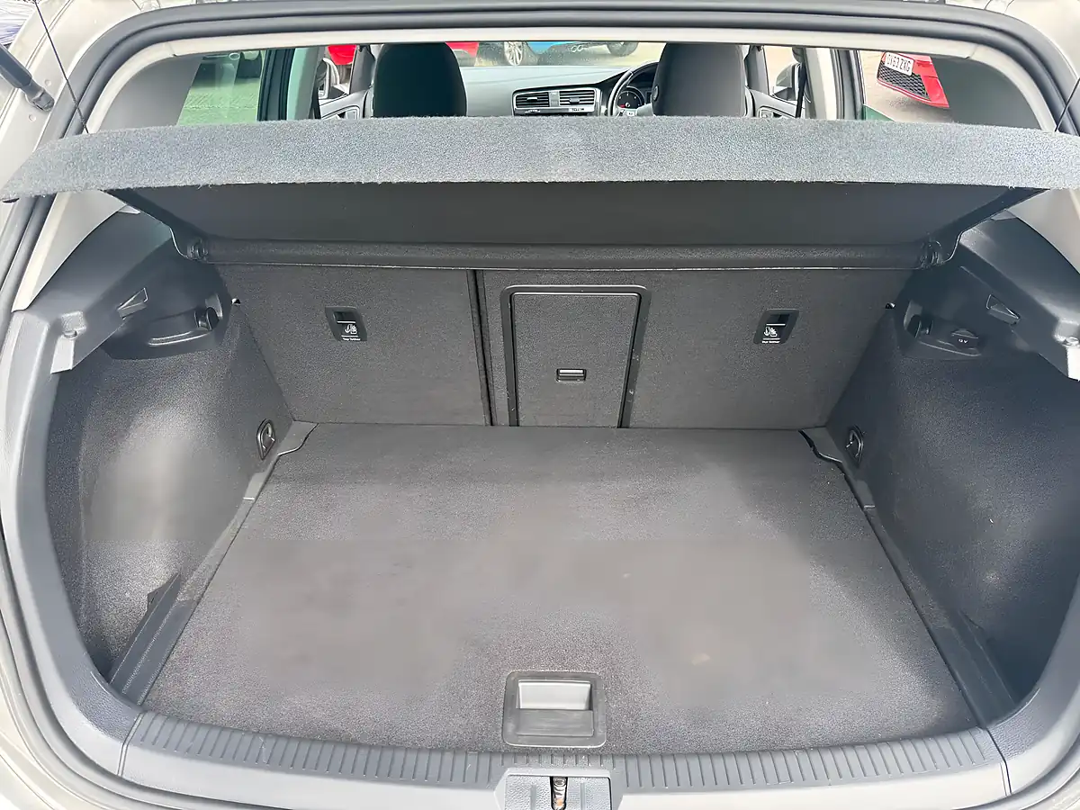 Used 2019 Volkswagen Golf Match Silver - Interior and Exterior details 12
