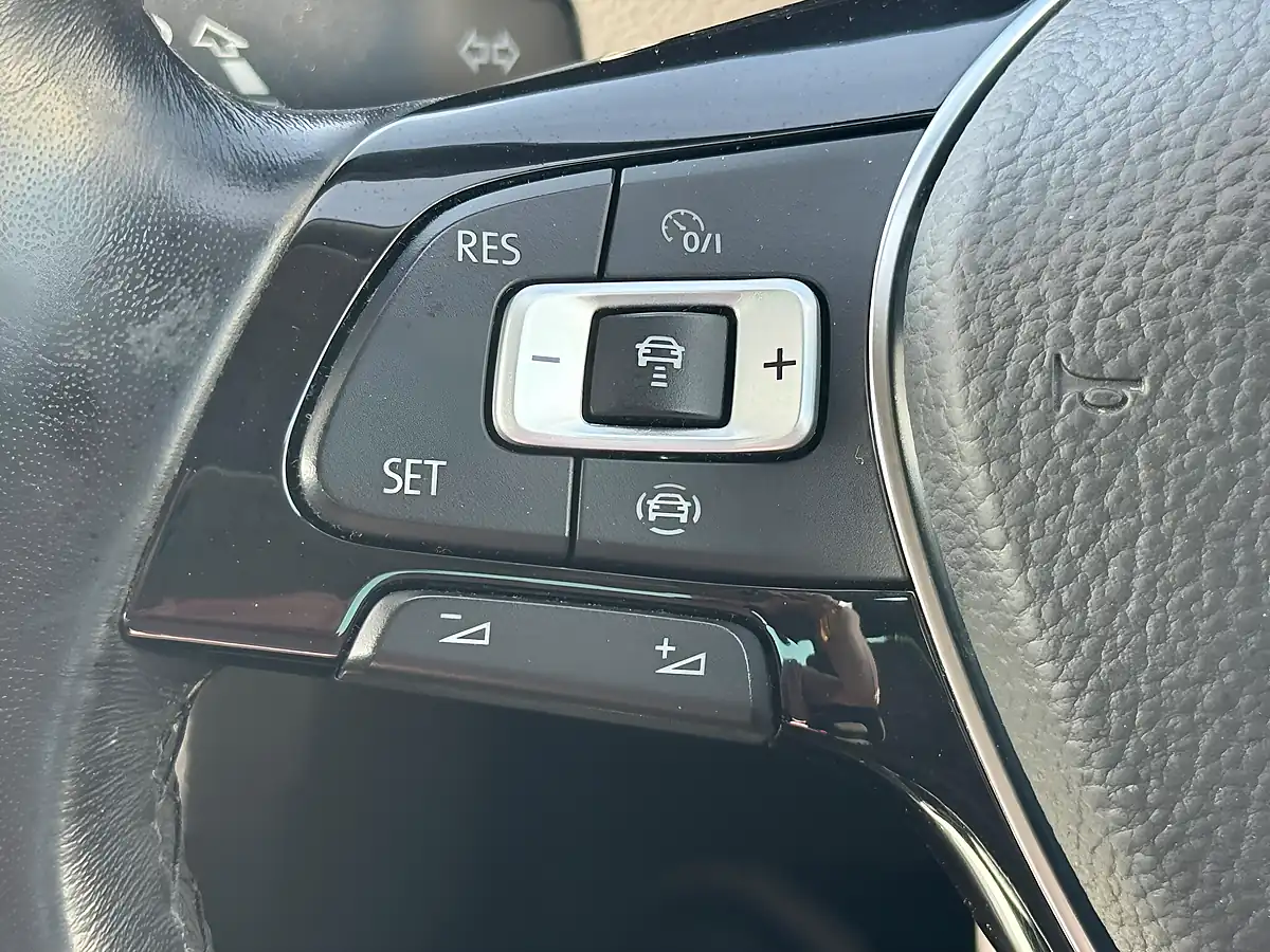 Used 2019 Volkswagen Golf Match Silver - Interior and Exterior details 13