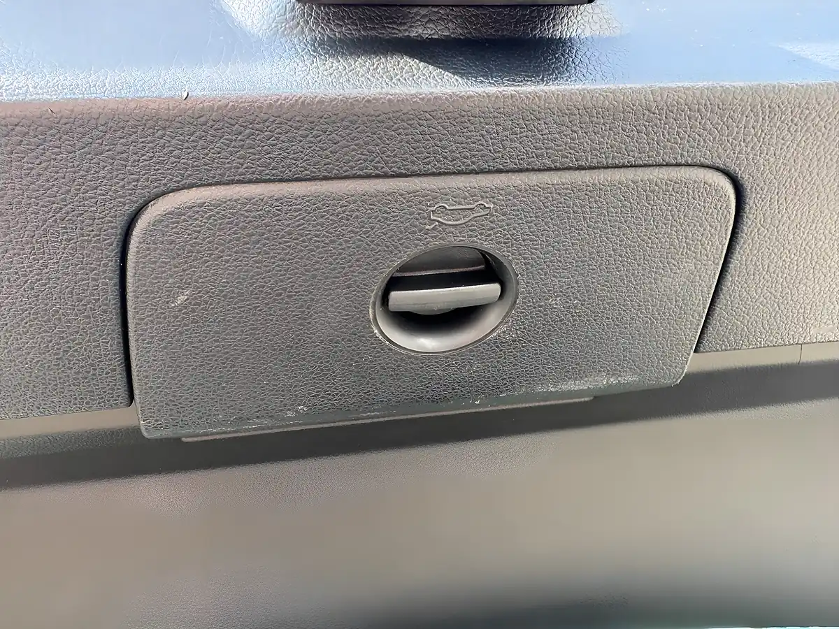 Used 2019 Volkswagen Golf Match Silver - Interior and Exterior details 19