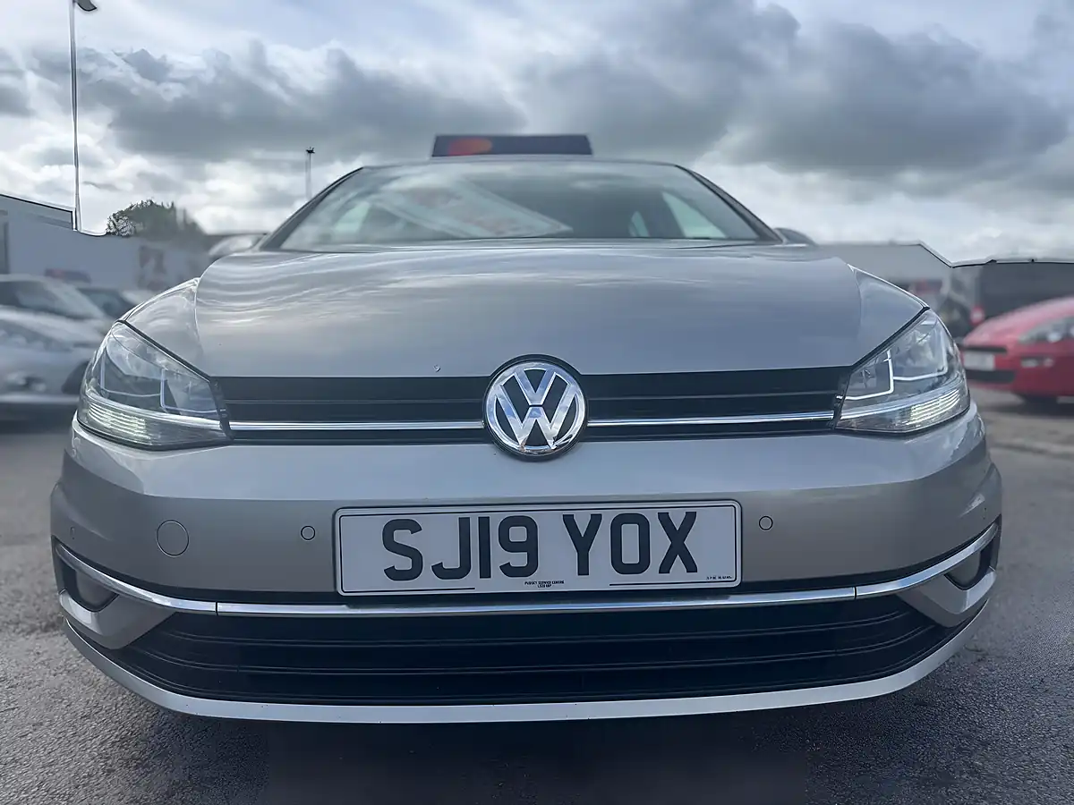 Used 2019 Volkswagen Golf Match Silver - Interior and Exterior details 6