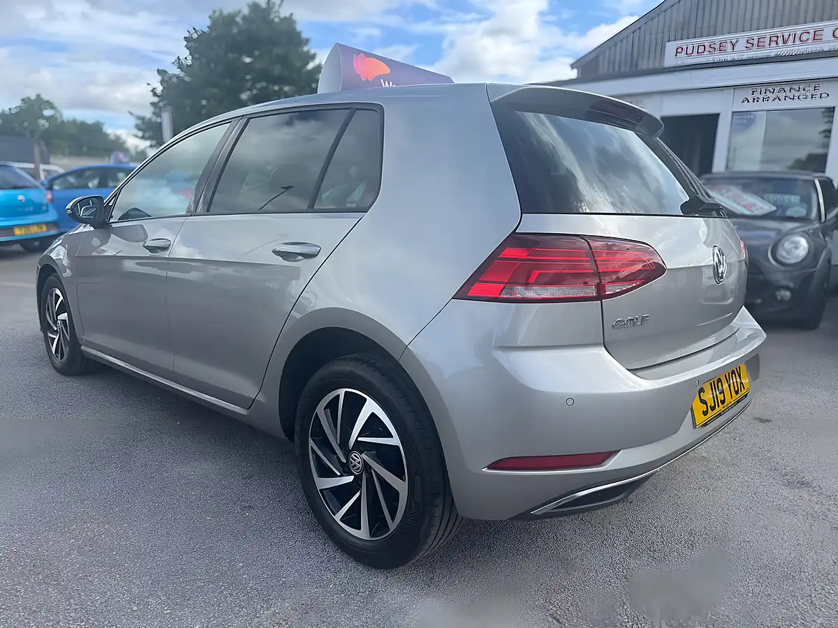 Used 2019 Volkswagen Golf Match Silver - Interior and Exterior details 7