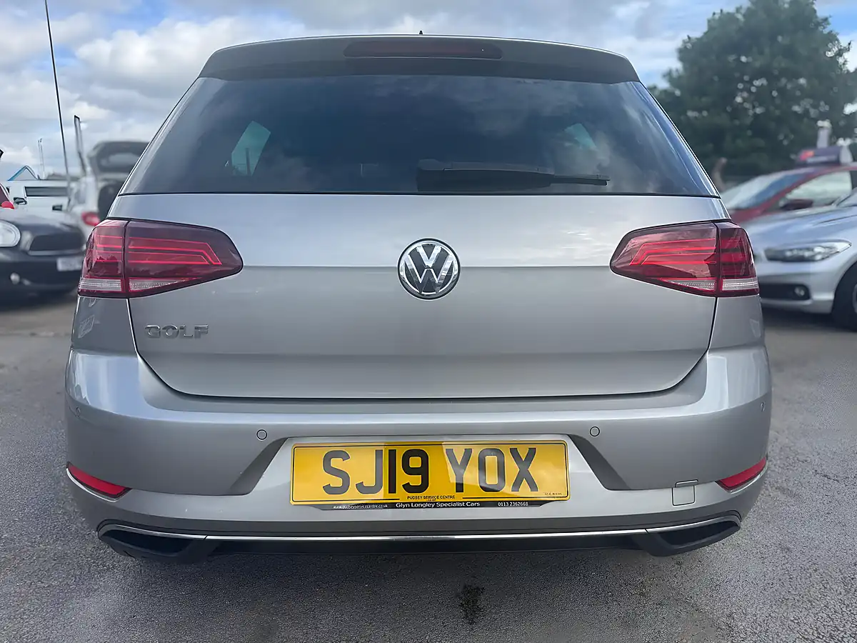 Used 2019 Volkswagen Golf Match Silver - Interior and Exterior details 8