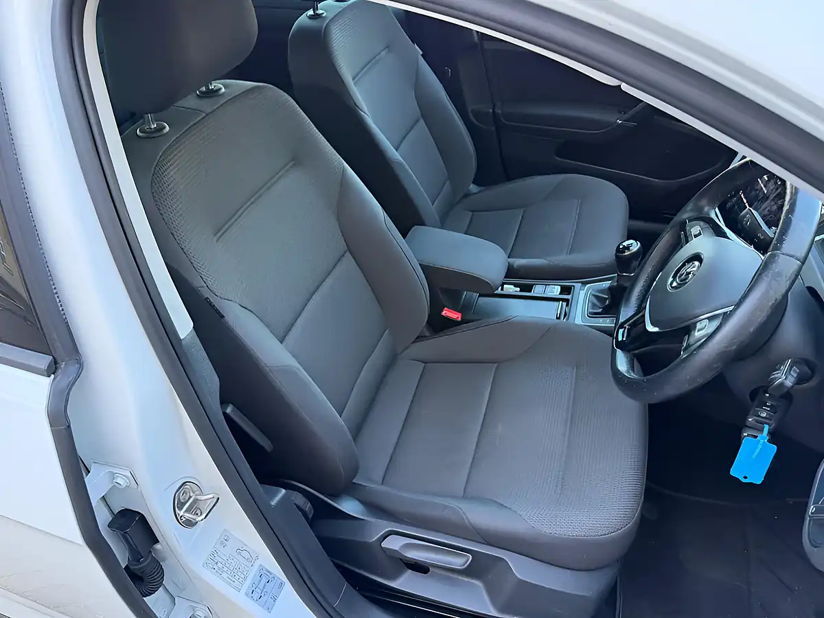 Used 2019 Volkswagen Golf Match White - Interior and Exterior details 12