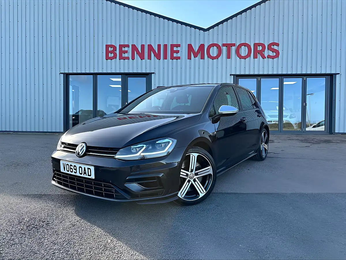 Used 2019 Volkswagen Golf R Black - Front View