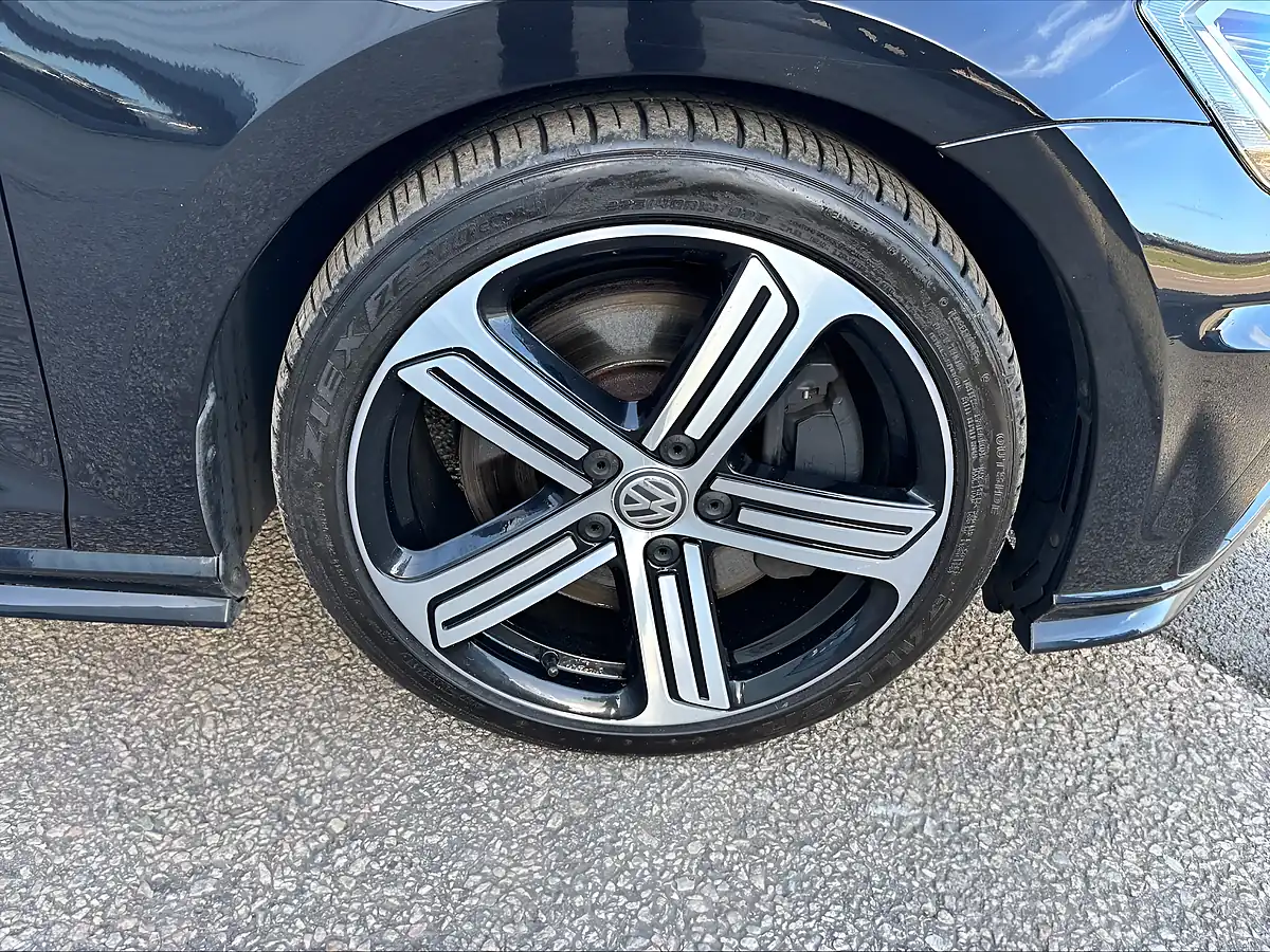 Used 2019 Volkswagen Golf R Black - Interior and Exterior details 14