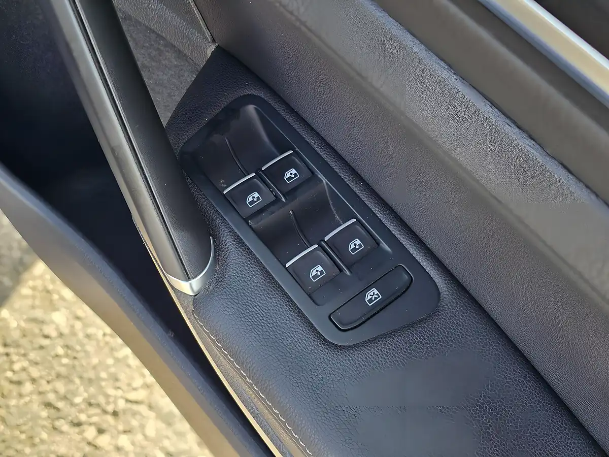 Used 2019 Volkswagen Golf R Black - Interior and Exterior details 15