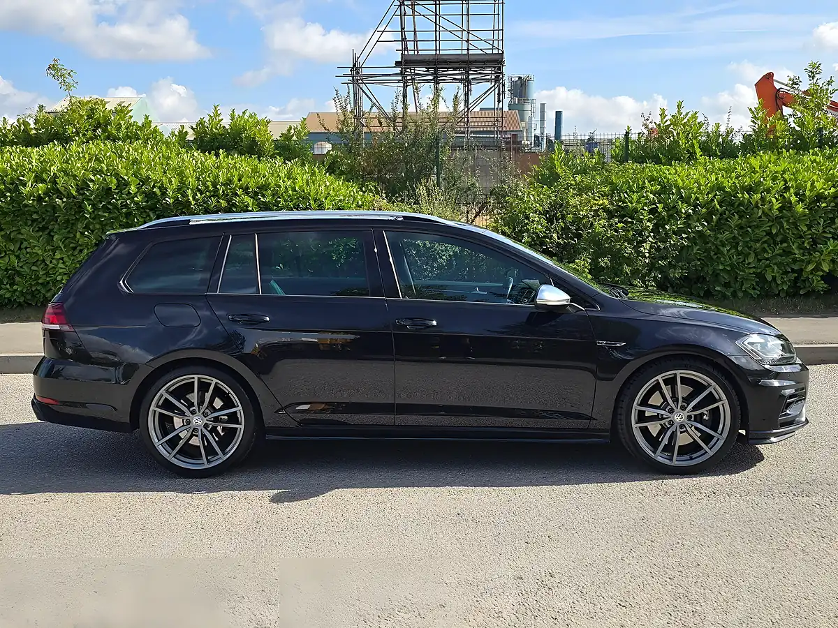 Used 2019 Volkswagen Golf R Black - Interior and Exterior details 3