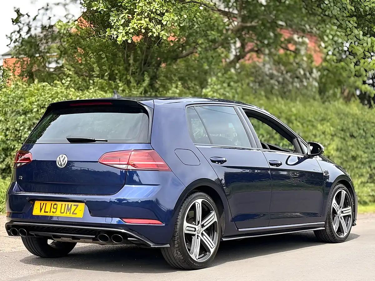 Used 2019 Volkswagen Golf R Blue - Interior and Exterior details 10