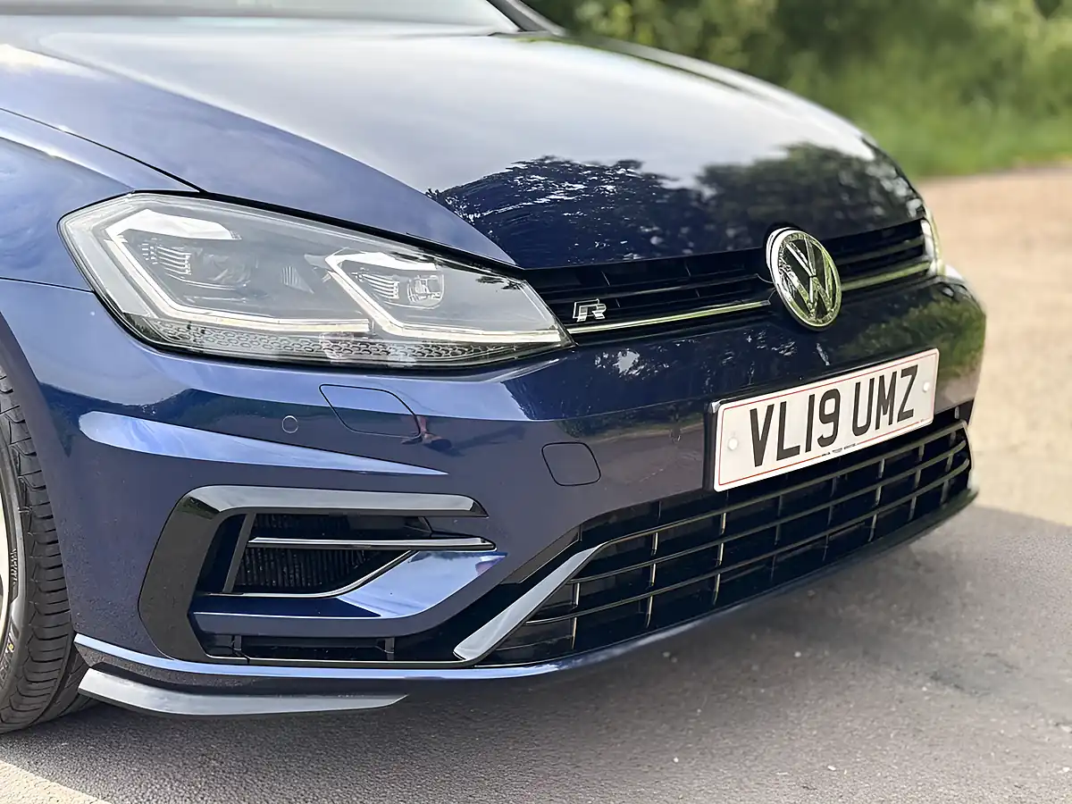 Used 2019 Volkswagen Golf R Blue - Interior and Exterior details 11