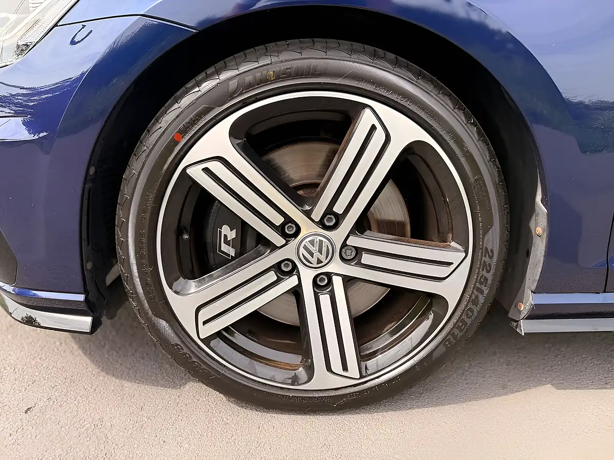 Used 2019 Volkswagen Golf R Blue - Interior and Exterior details 18
