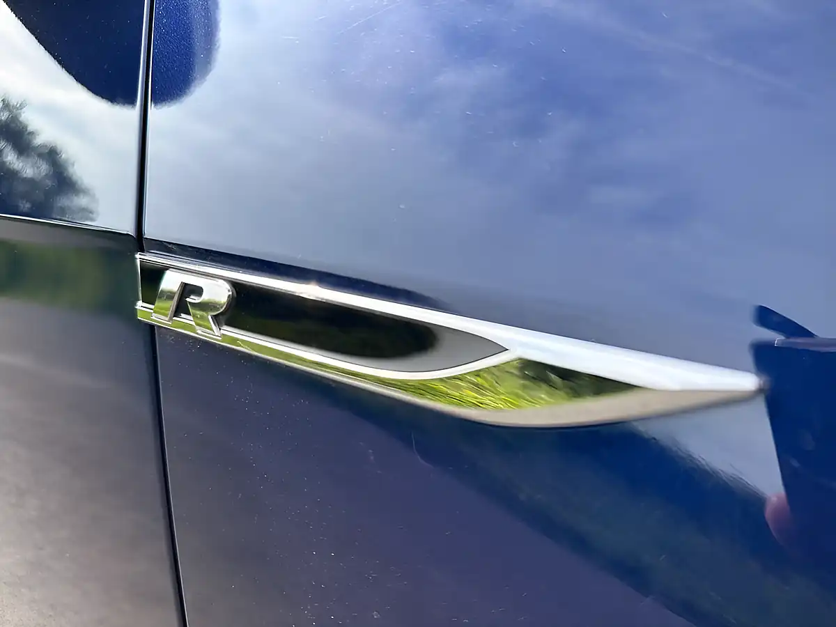 Used 2019 Volkswagen Golf R Blue - Interior and Exterior details 19