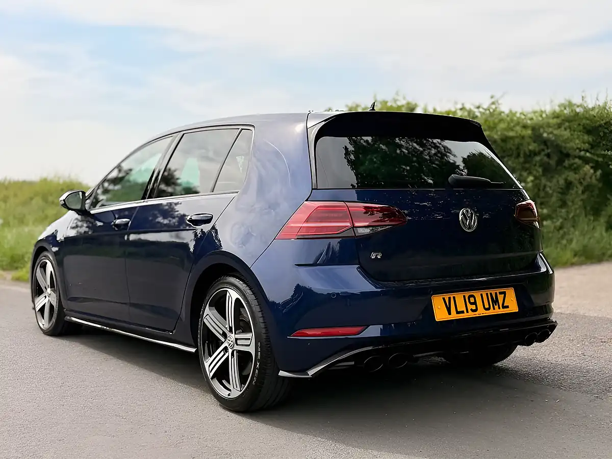 Used 2019 Volkswagen Golf R Blue - Interior and Exterior details 8