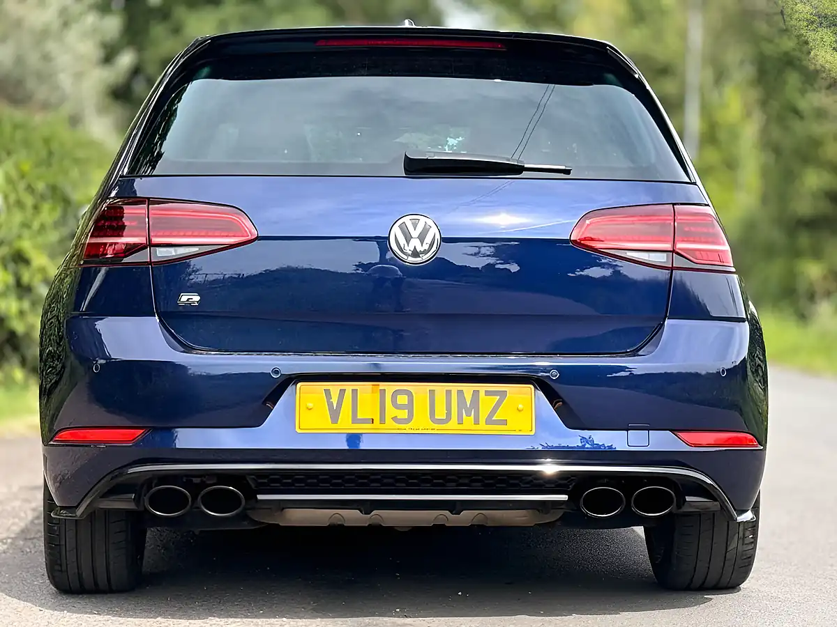 Used 2019 Volkswagen Golf R Blue - Interior and Exterior details 9