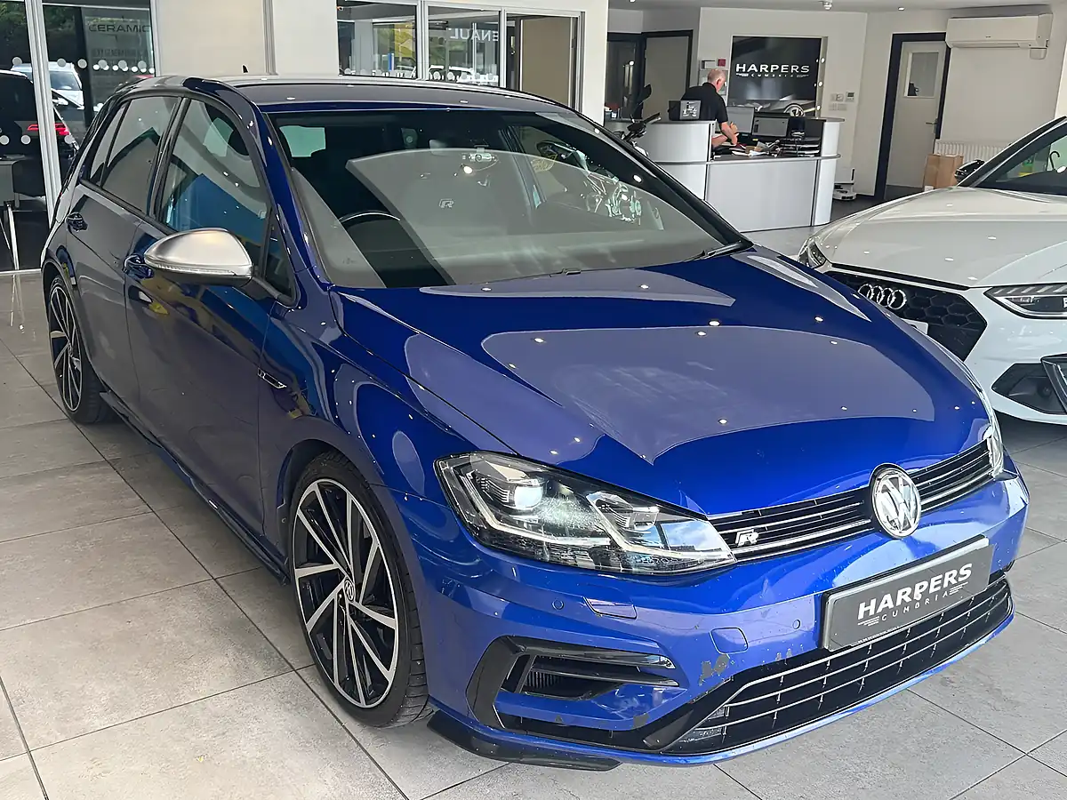 Used 2019 Volkswagen Golf R Blue - Interior and Exterior details 11