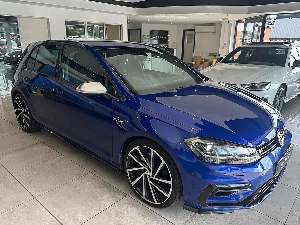 Used 2019 Volkswagen Golf R Blue - Interior and Exterior details 12