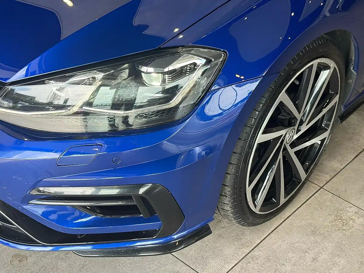Used 2019 Volkswagen Golf R Blue - Interior and Exterior details 4