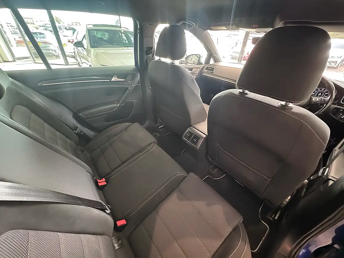 Used 2019 Volkswagen Golf R Blue - Interior and Exterior details 5