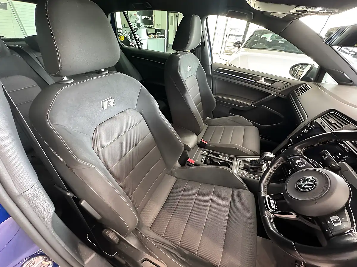 Used 2019 Volkswagen Golf R Blue - Interior and Exterior details 6