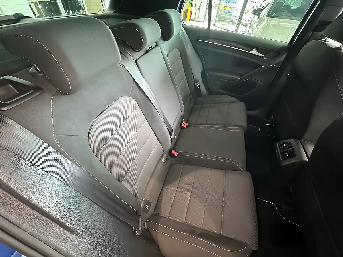 Used 2019 Volkswagen Golf R Blue - Interior and Exterior details 8