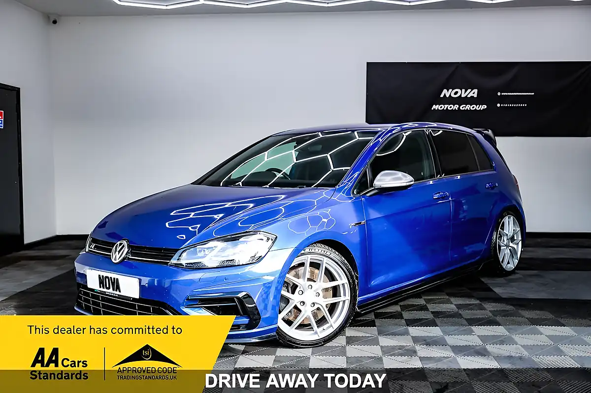 Used 2019 Volkswagen Golf R Blue - Front View