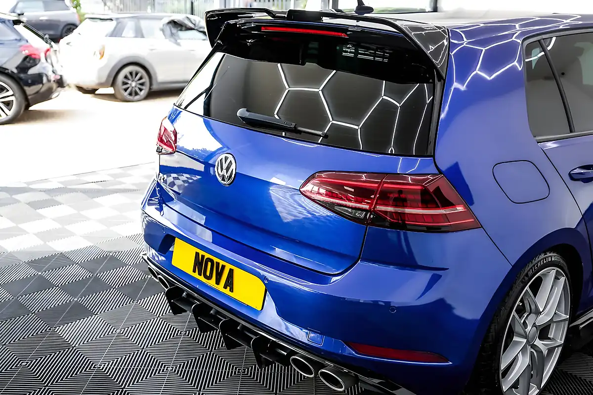 Used 2019 Volkswagen Golf R Blue - Interior and Exterior details 10