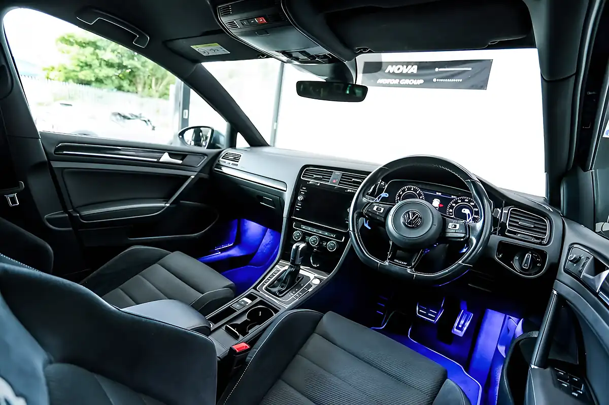 Used 2019 Volkswagen Golf R Blue - Interior and Exterior details 13