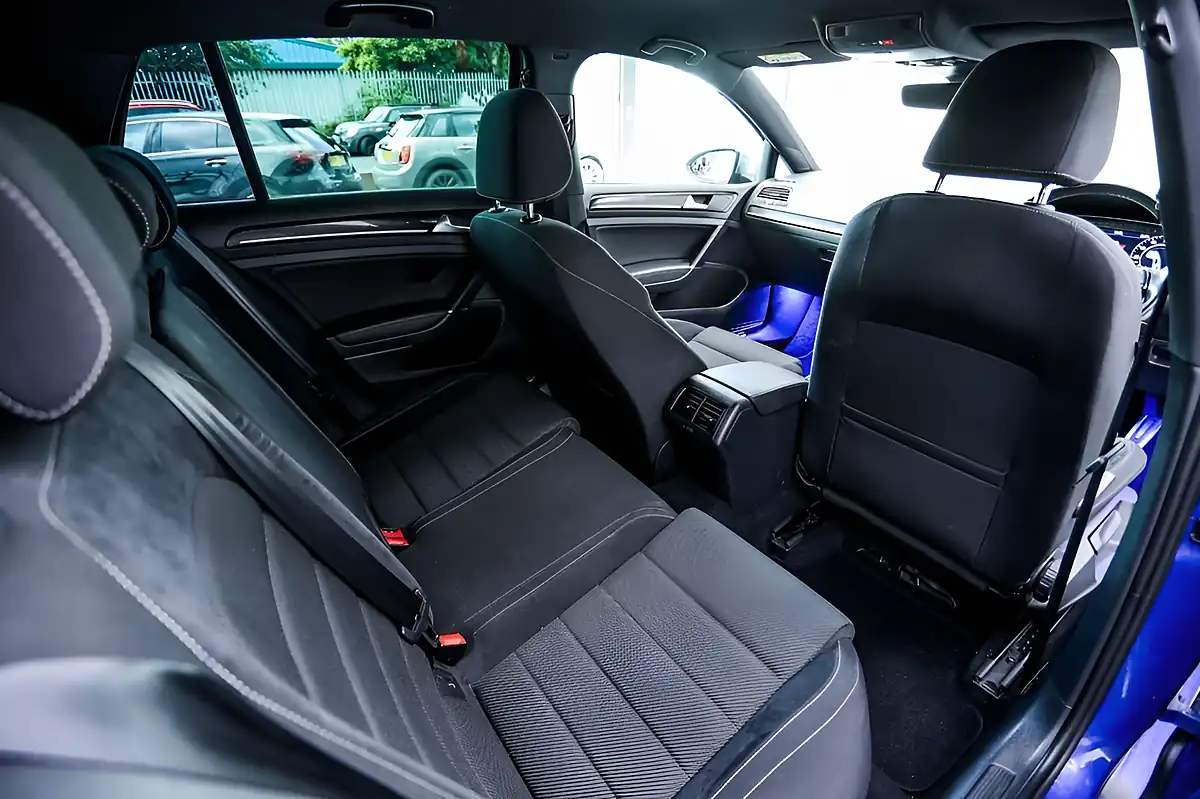 Used 2019 Volkswagen Golf R Blue - Interior and Exterior details 14