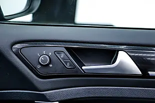 Used 2019 Volkswagen Golf R Blue - Interior and Exterior details 15
