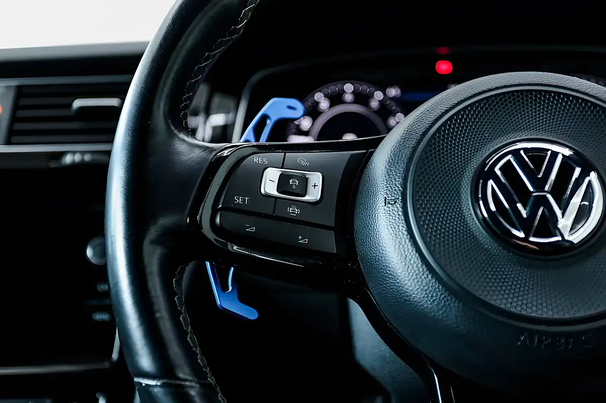 Used 2019 Volkswagen Golf R Blue - Interior and Exterior details 16