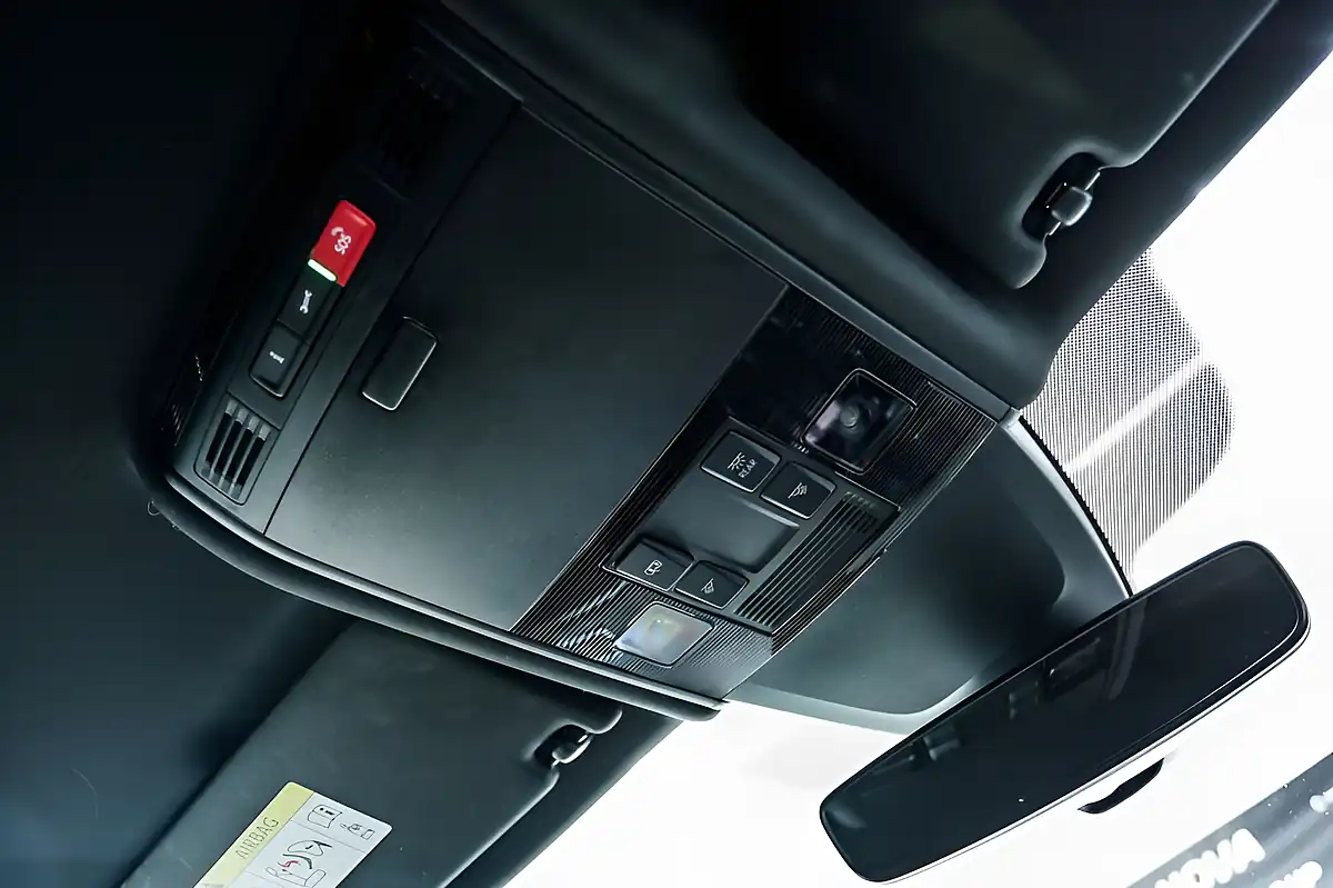 Used 2019 Volkswagen Golf R Blue - Interior and Exterior details 19