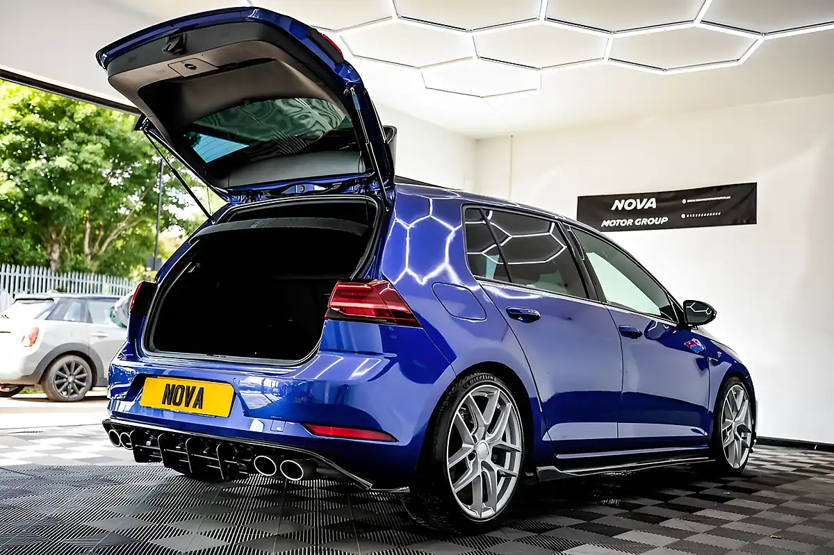Used 2019 Volkswagen Golf R Blue - Interior and Exterior details 20