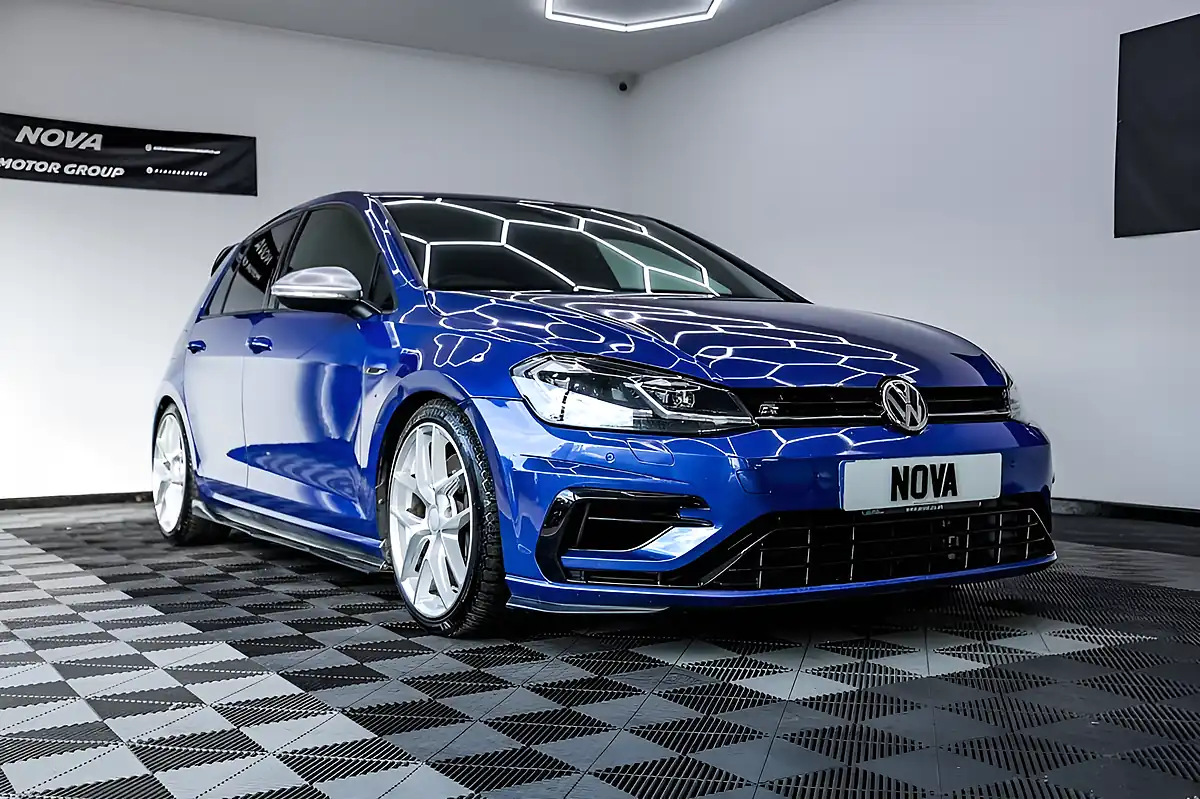 Used 2019 Volkswagen Golf R Blue - Interior and Exterior details 3