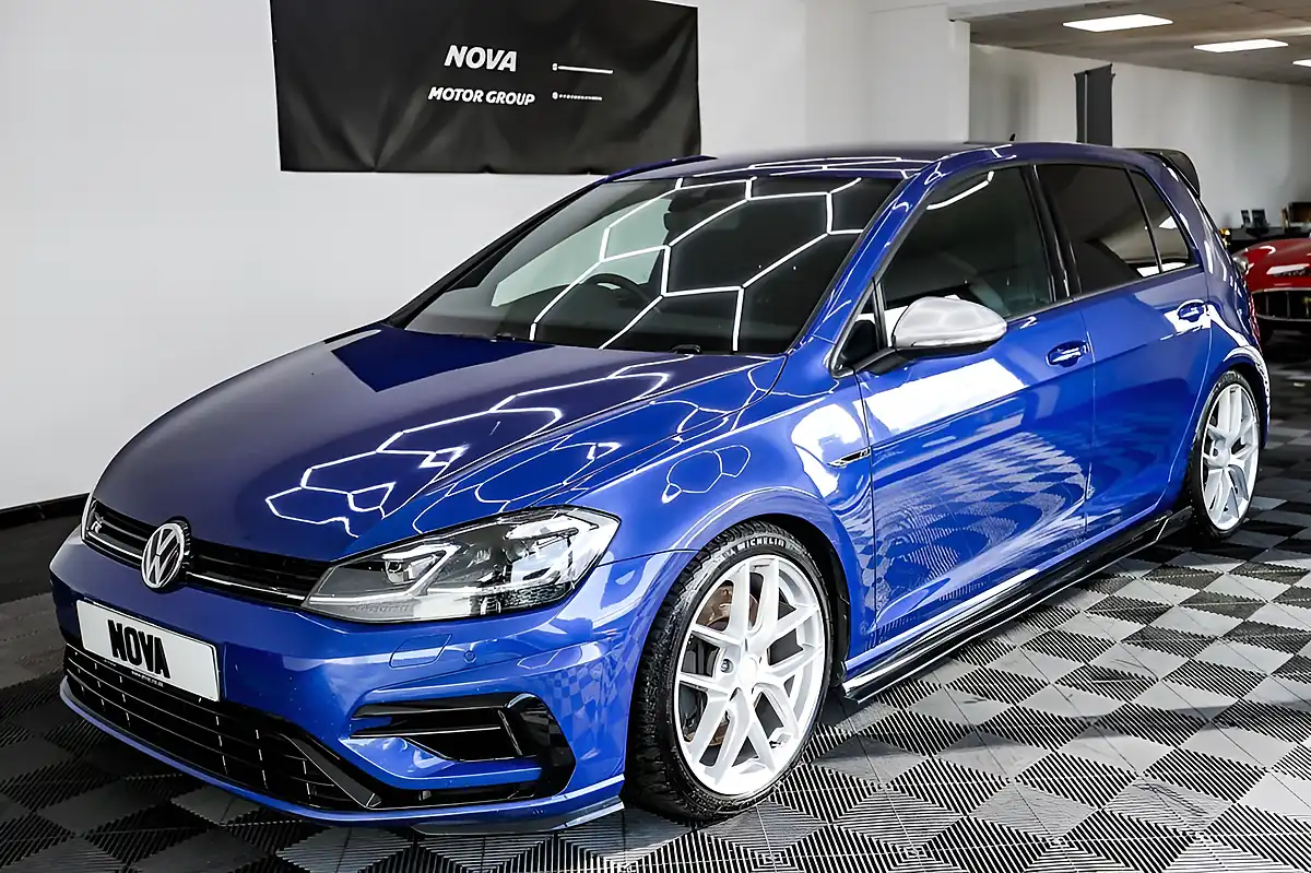 Used 2019 Volkswagen Golf R Blue - Interior and Exterior details 7