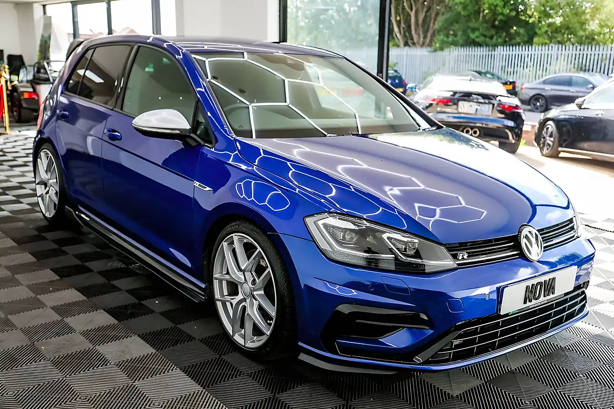 Used 2019 Volkswagen Golf R Blue - Interior and Exterior details 9