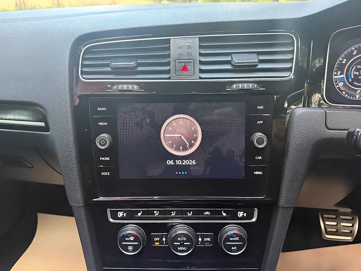 Used 2019 Volkswagen Golf R Blue - Interior and Exterior details 11