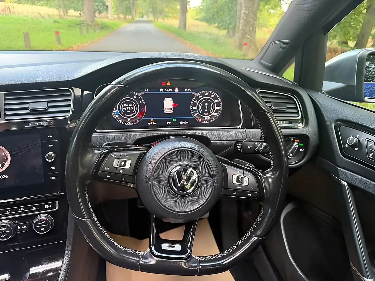Used 2019 Volkswagen Golf R Blue - Interior and Exterior details 14