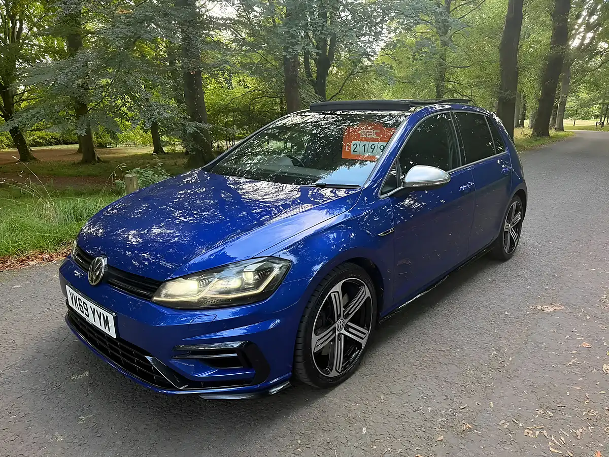 Used 2019 Volkswagen Golf R Blue - Interior and Exterior details 3