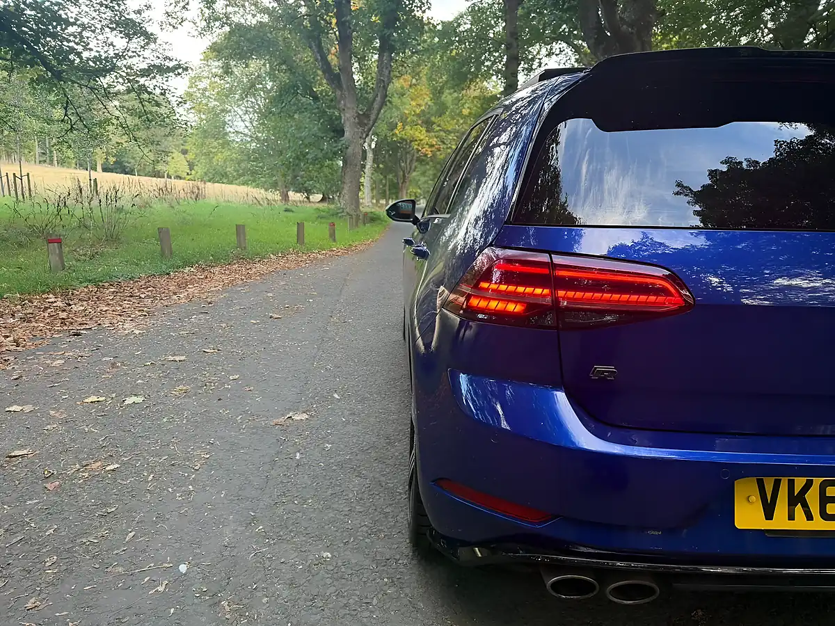 Used 2019 Volkswagen Golf R Blue - Interior and Exterior details 9