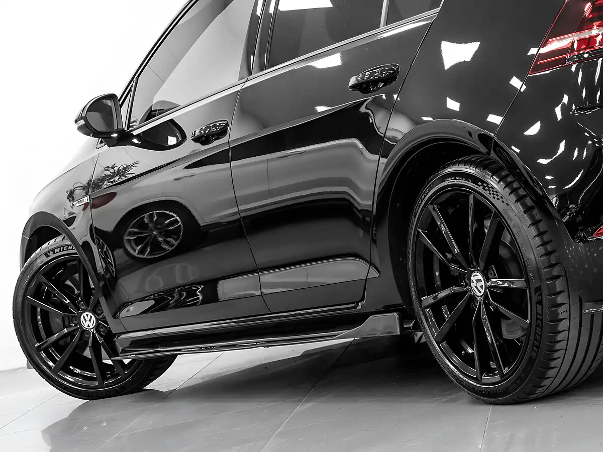Used 2019 Volkswagen Golf R Deep Black Pearl - Interior and Exterior details 10