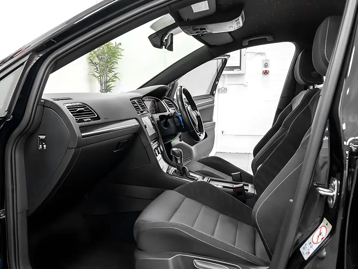 Used 2019 Volkswagen Golf R Deep Black Pearl - Interior and Exterior details 12